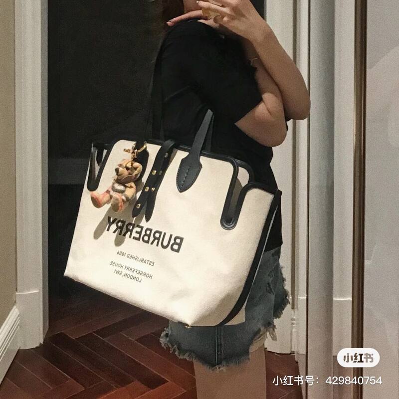 Burberry Black shoulder bag — Top Quality Replica