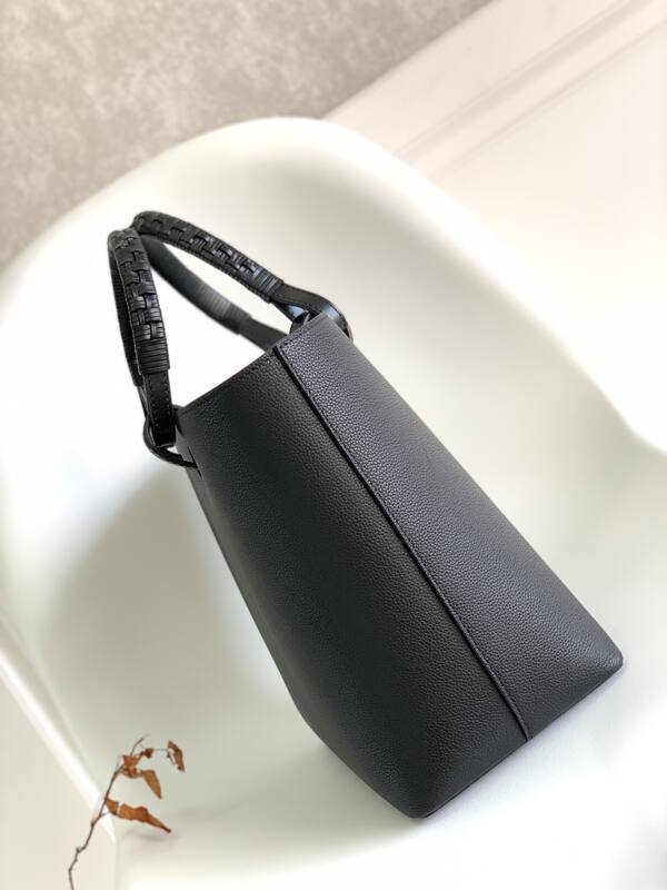 Loewe Black 25x18x10cm shoulder bag — Top Quality Replica