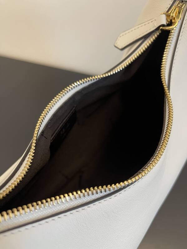 Fendi White 25x18x10cm shoulder bag — Top Quality Replica