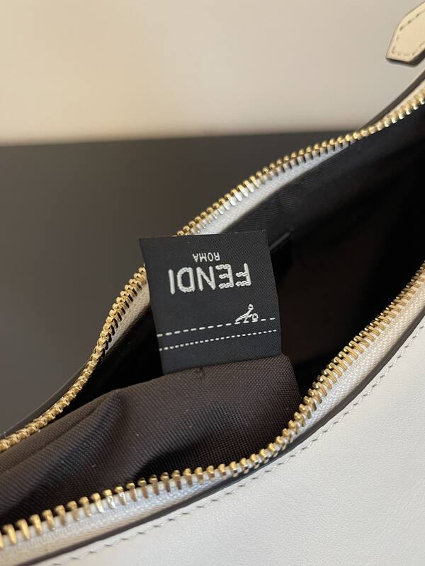 Fendi White 25x18x10cm shoulder bag — Top Quality Replica