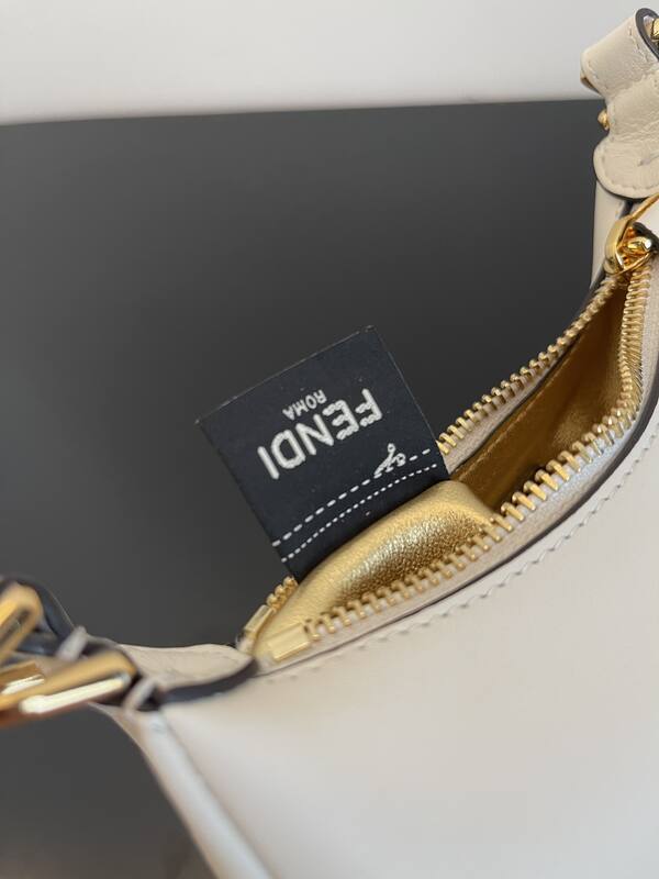 Fendi White shoulder bag — 1:1 Replica