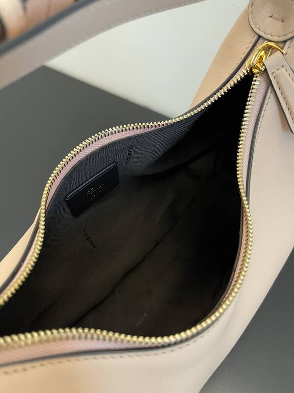 Fendi Pink 25x18x10cm shoulder bag — Premium Replica
