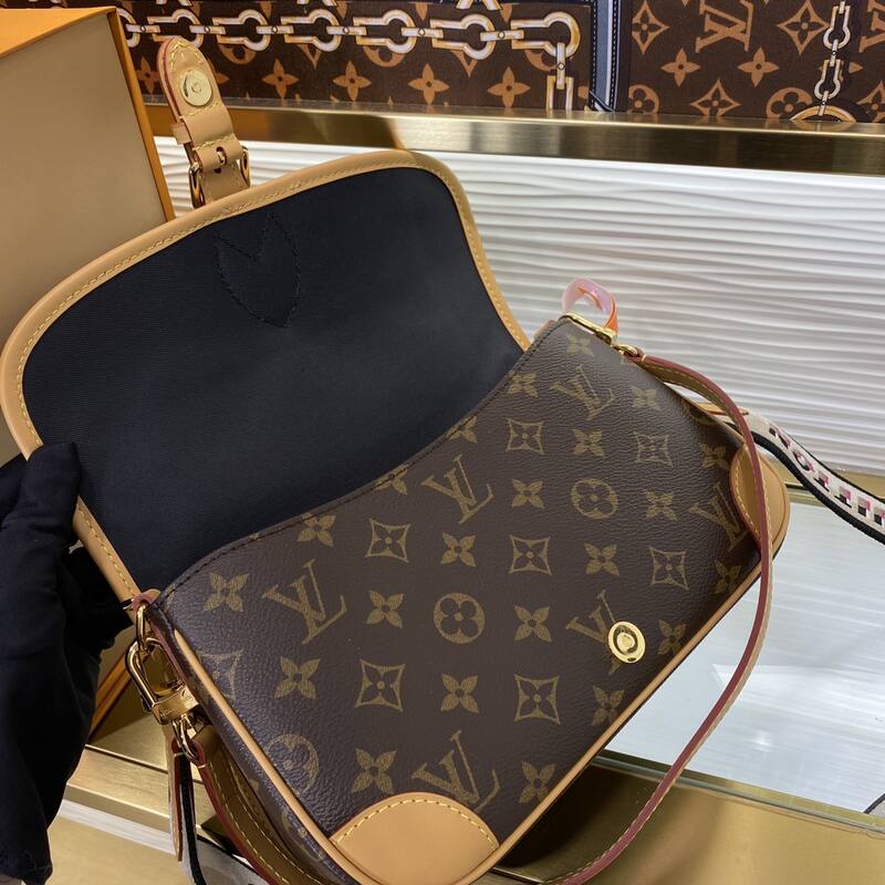 Louis Vuitton M45985 Monogram crossbody — Premium Replica