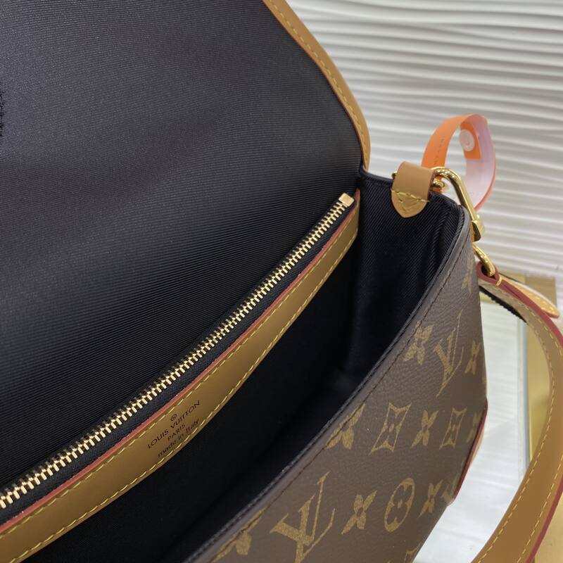 Louis Vuitton M45985 Monogram crossbody — Premium Replica