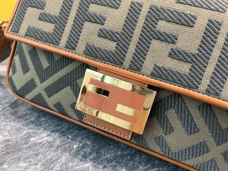 Fendi shoulder bag — 1:1 Replica