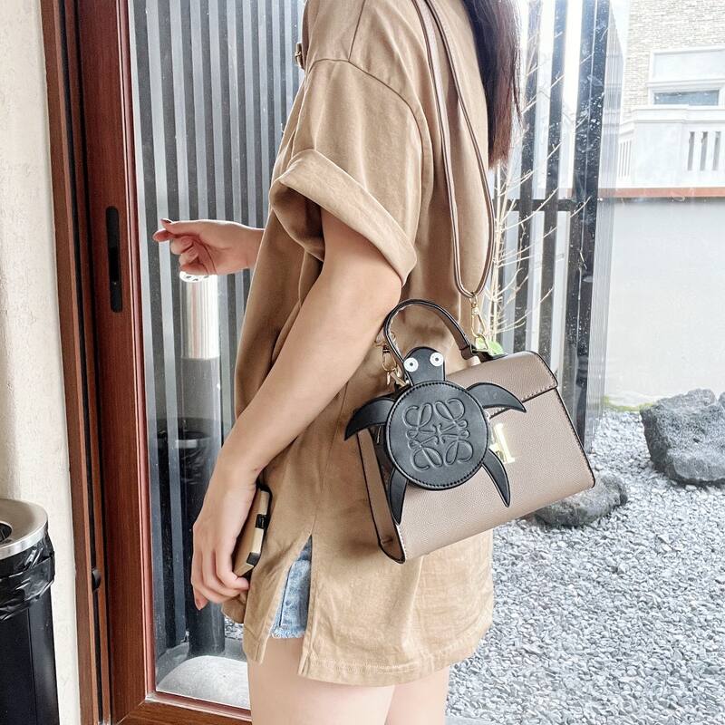 Loewe Black shoulder bag — AAA Quality Replica