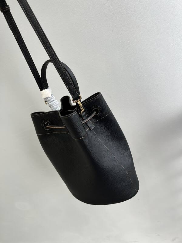 Burberry Black grained leather 26x26x16cm crossbody — 1:1 Replica