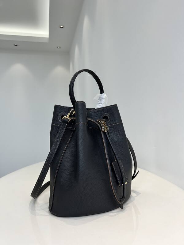Burberry Black grained leather 26x26x16cm crossbody — 1:1 Replica