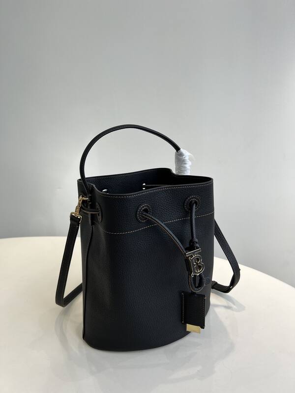Burberry Black grained leather 26x26x16cm crossbody — 1:1 Replica