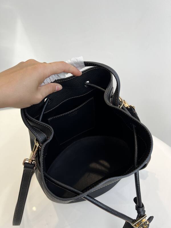Burberry Black grained leather 26x26x16cm crossbody — 1:1 Replica