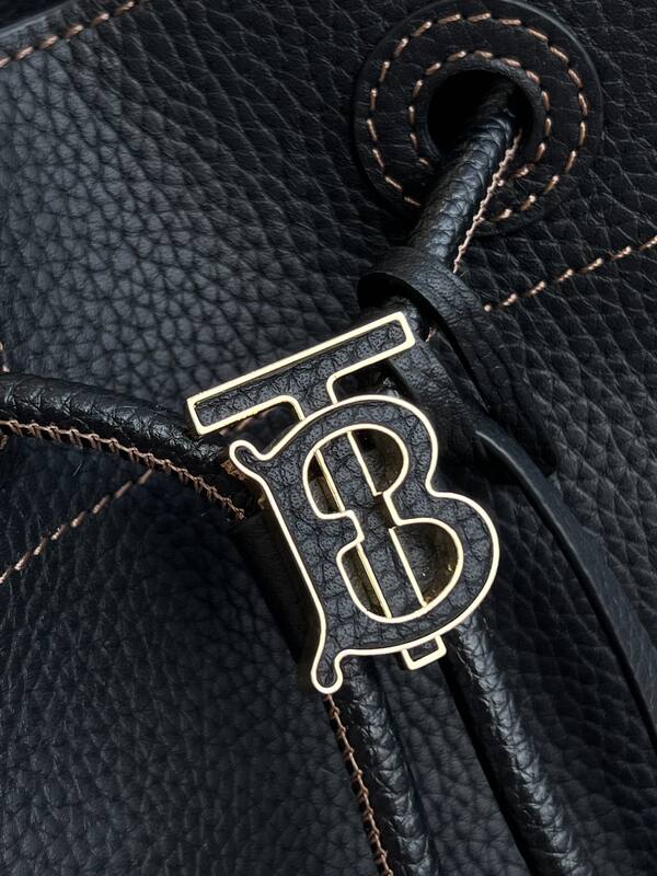 Burberry Black shoulder bag — Top Quality Replica