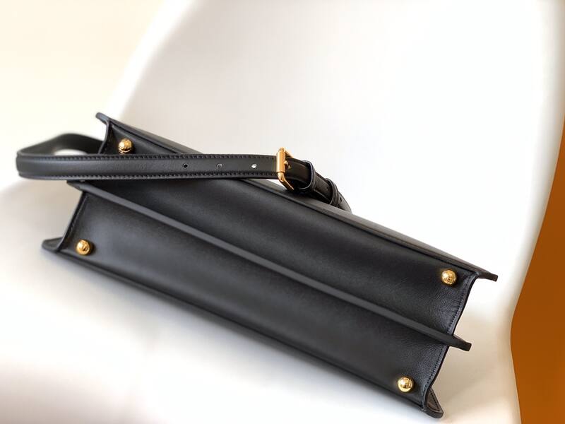 Fendi Peekaboo Black 33x22x14cm shoulder bag — Premium Replica