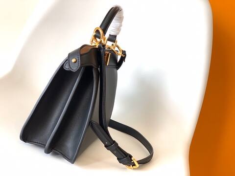 Fendi Peekaboo Black 33x22x14cm shoulder bag Top Quality Replica
