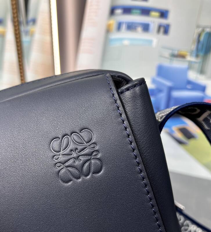 Loewe Red shoulder bag — AAA Quality Replica