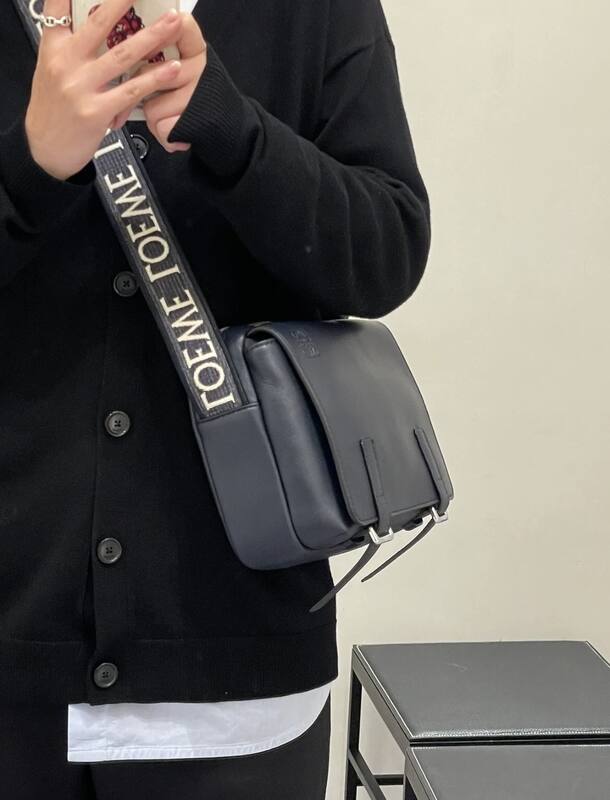 Loewe Red shoulder bag — AAA Quality Replica