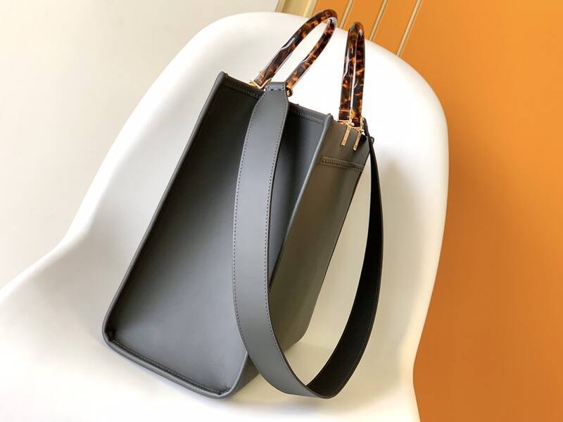 Fendi Gray 30x22x12cm shoulder bag — Premium Replica