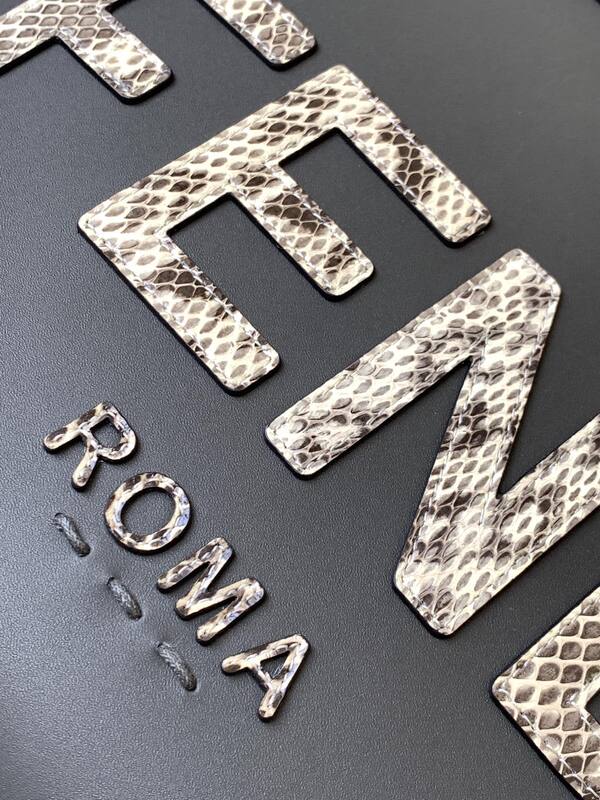 Fendi Gray 30x22x12cm shoulder bag — Premium Replica