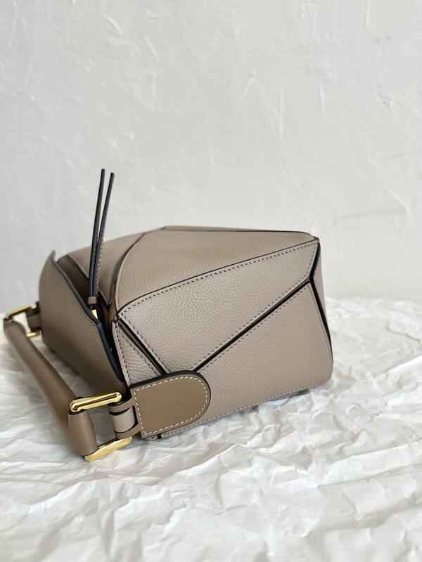Loewe Beige 25x18x10cm shoulder bag — Top Quality Replica