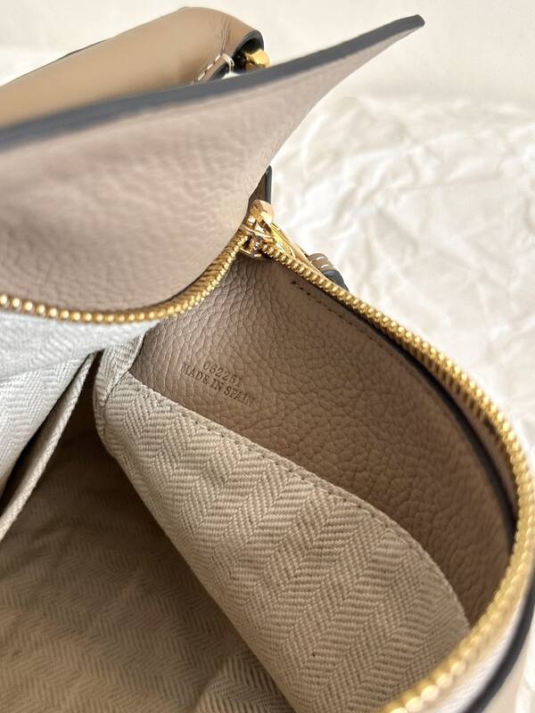 Loewe Beige 25x18x10cm shoulder bag — Top Quality Replica