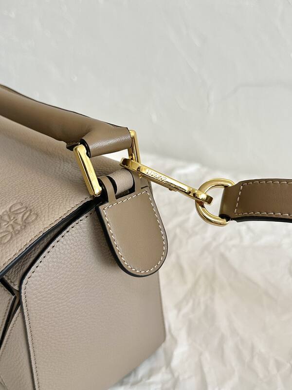Loewe Beige 25x18x10cm shoulder bag — Top Quality Replica