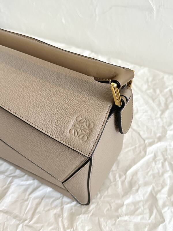 Loewe Beige 25x18x10cm shoulder bag — Top Quality Replica