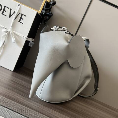 Loewe Grey shoulder bag 1 1 Replica
