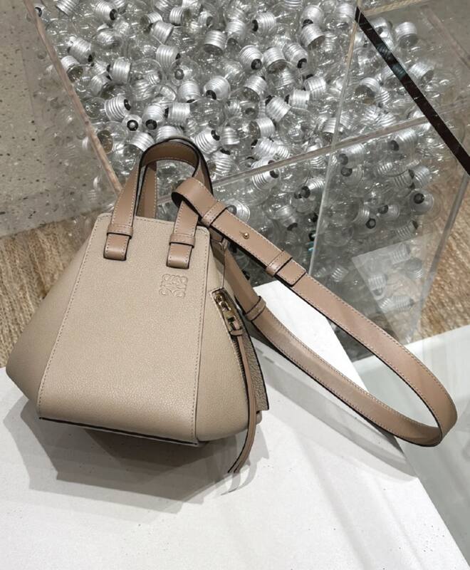 Loewe Beige 25x18x10cm shoulder bag — Top Quality Replica