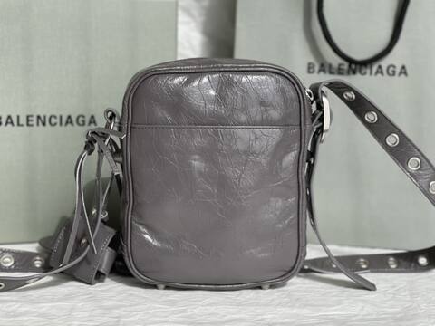 Balenciaga Le Cagole Grey 26x14cm shoulder bag 1 1 Replica