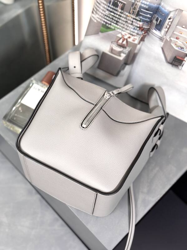 Loewe Gray 25x18x10cm shoulder bag — AAA Quality Replica