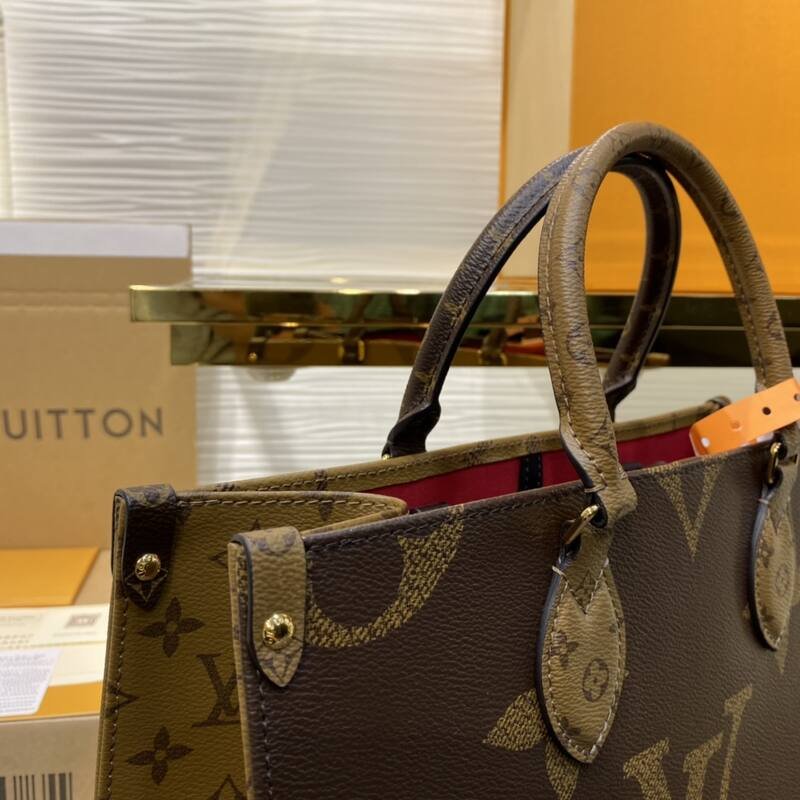 Louis Vuitton ONTHEGO Monogram medium tote — Premium Replica