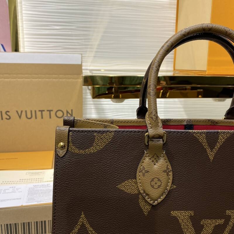 Louis Vuitton ONTHEGO Monogram medium tote — Premium Replica