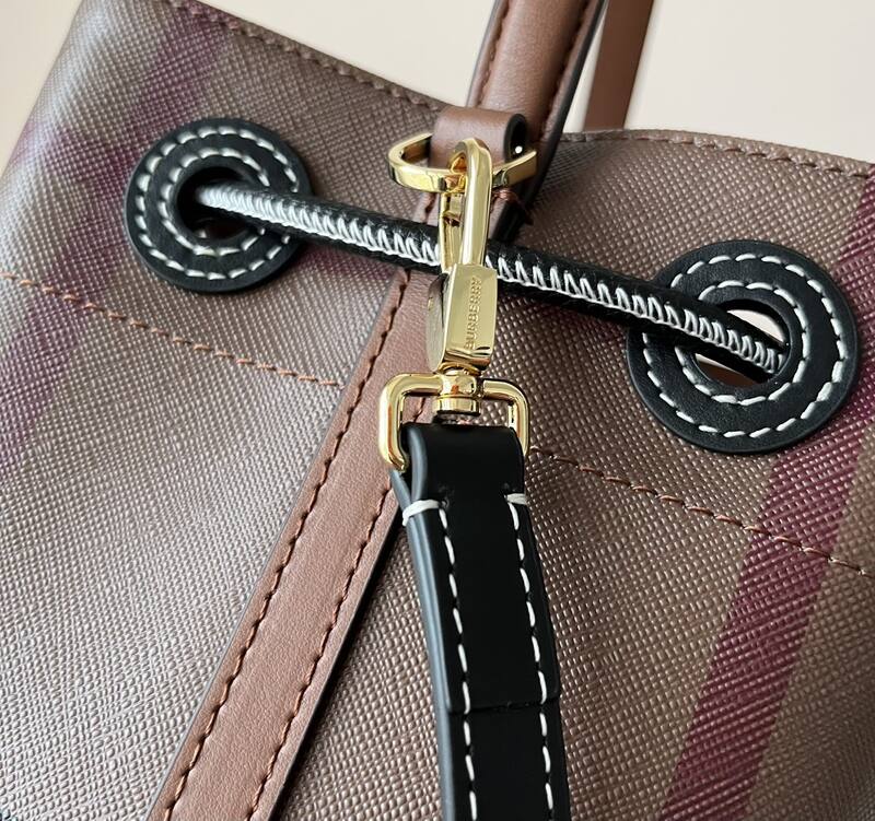 Burberry Black shoulder bag — 1:1 Replica