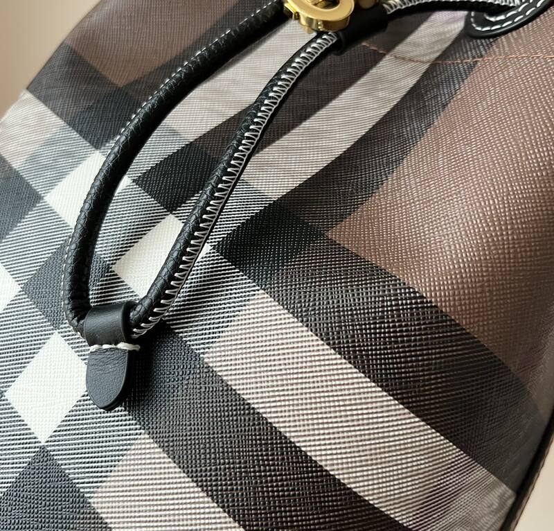 Burberry Black shoulder bag — 1:1 Replica