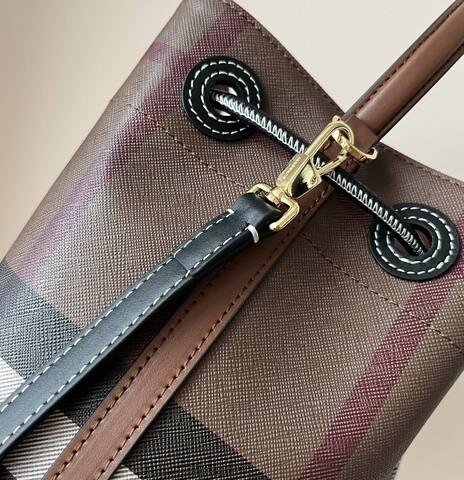 Burberry Black shoulder bag 1 1 Replica