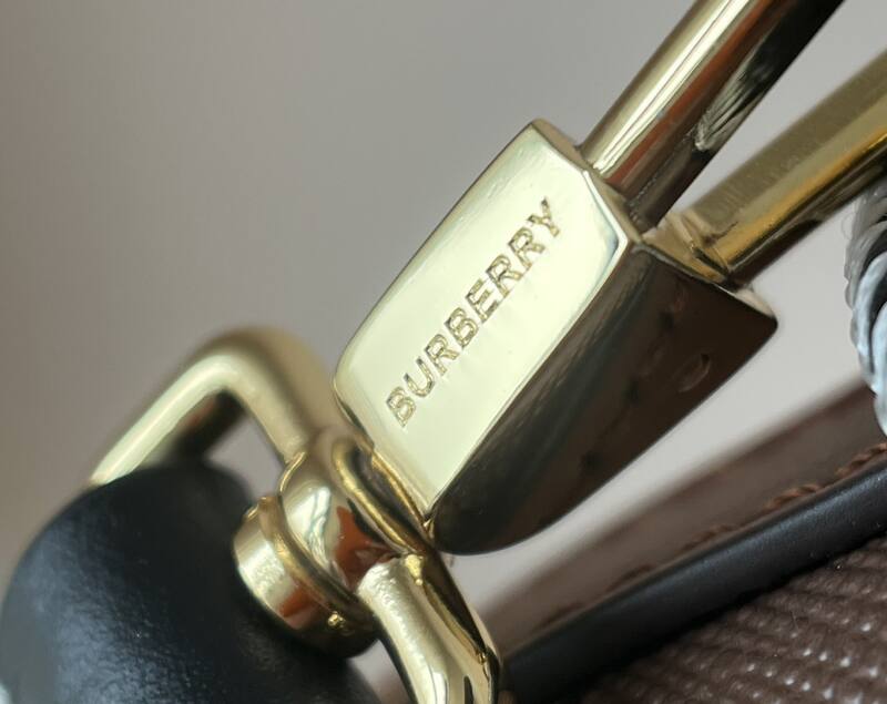 Burberry Black shoulder bag — Top Quality Replica