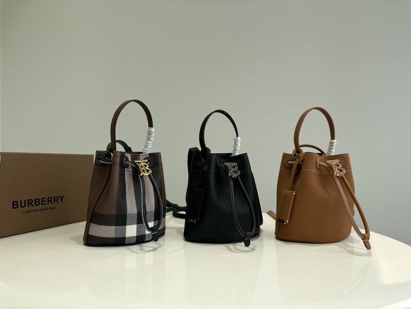 Burberry Black shoulder bag — 1:1 Replica
