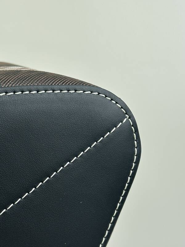 Burberry Calfskin shoulder bag — Premium Replica