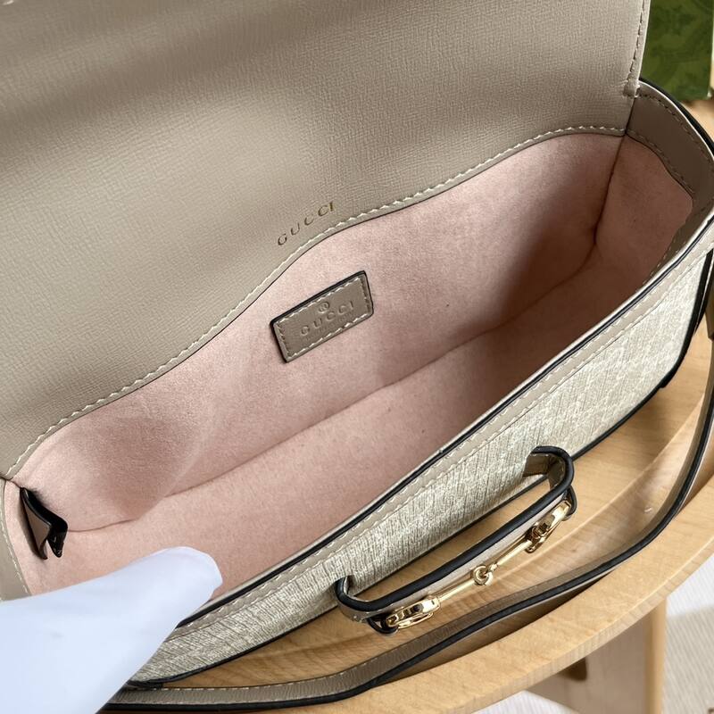 Gucci Beige White GG Supreme crossbody — AAA Quality Replica