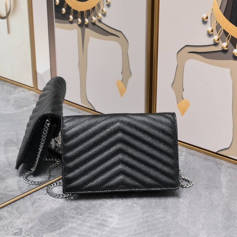 Saint Laurent Monogram Envelope Black 20 17 crossbody — AAA Quality Replica