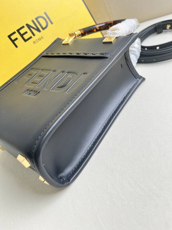 Fendi shoulder bag — 1:1 Replica