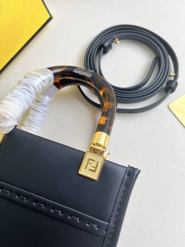 Fendi shoulder bag — 1:1 Replica
