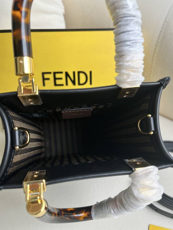 Fendi shoulder bag — 1:1 Replica