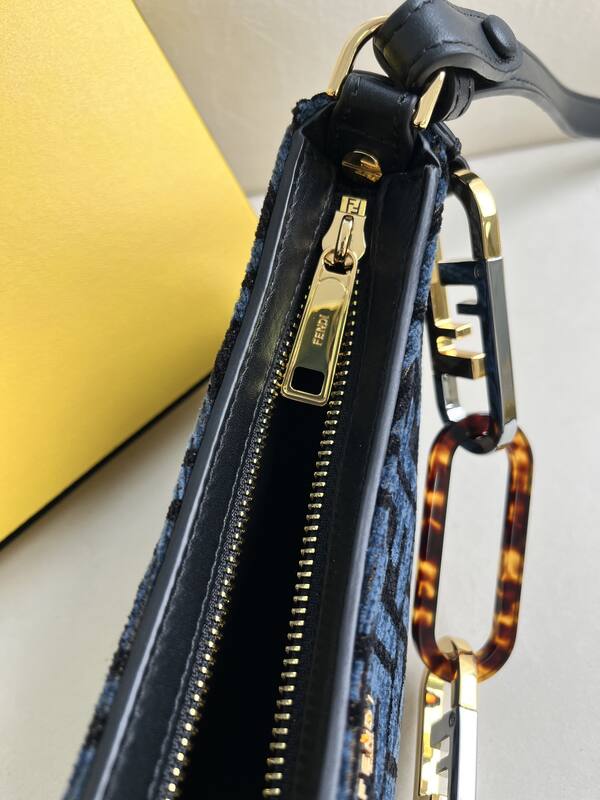 Fendi shoulder bag — 1:1 Replica