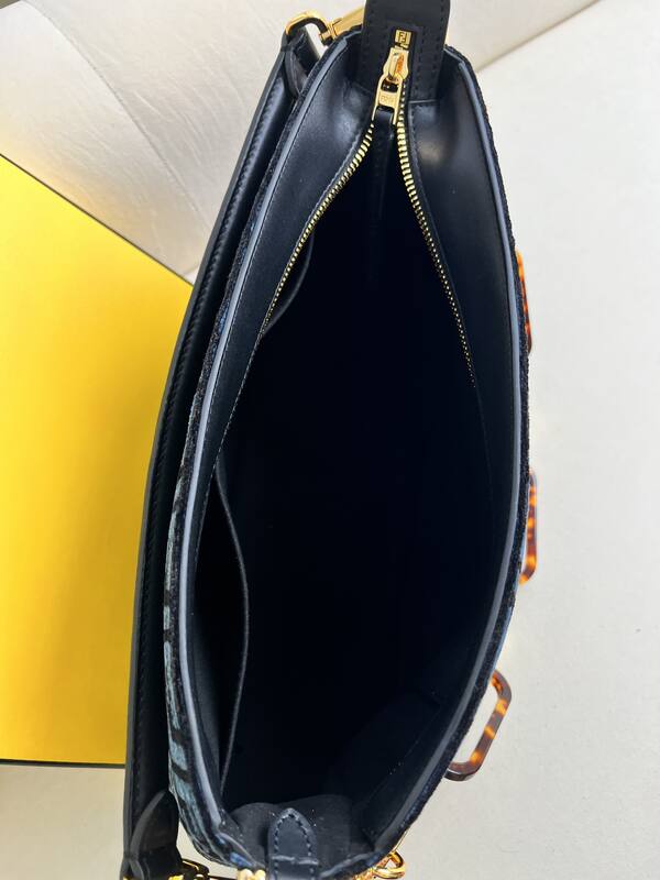 Fendi shoulder bag — Top Quality Replica