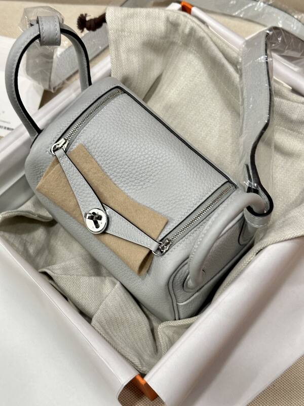 Hermes Lindy 26 Blue Pale crossbody — Premium Replica