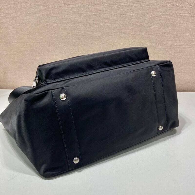 Prada Black shoulder bag — AAA Quality Replica