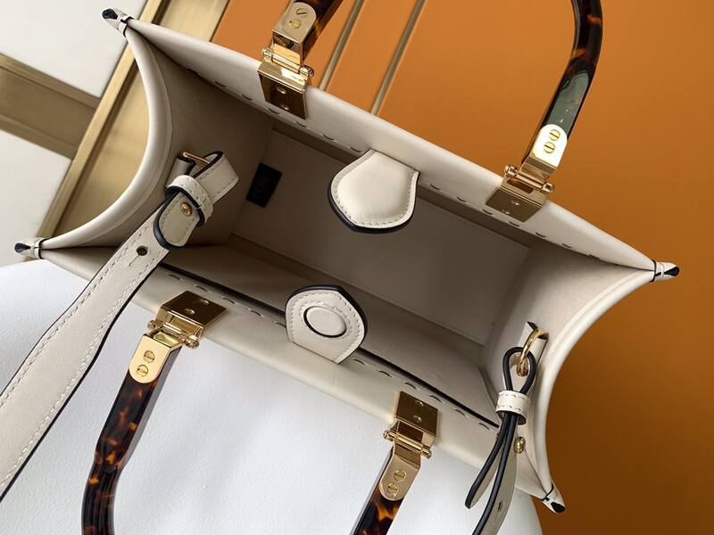 Fendi White 25x18x10cm shoulder bag — Top Quality Replica