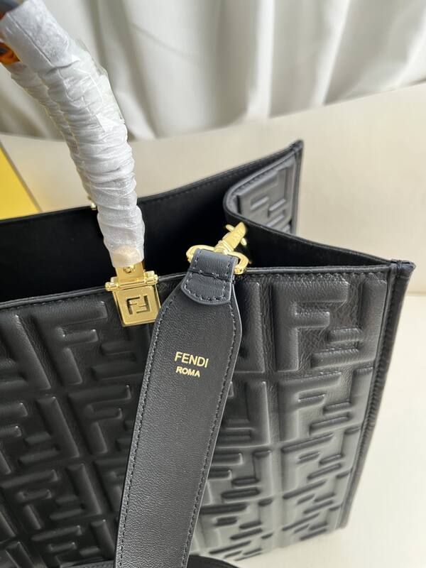 Fendi shoulder bag — 1:1 Replica