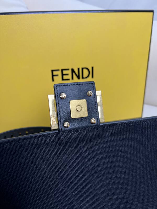 Fendi shoulder bag — Premium Replica