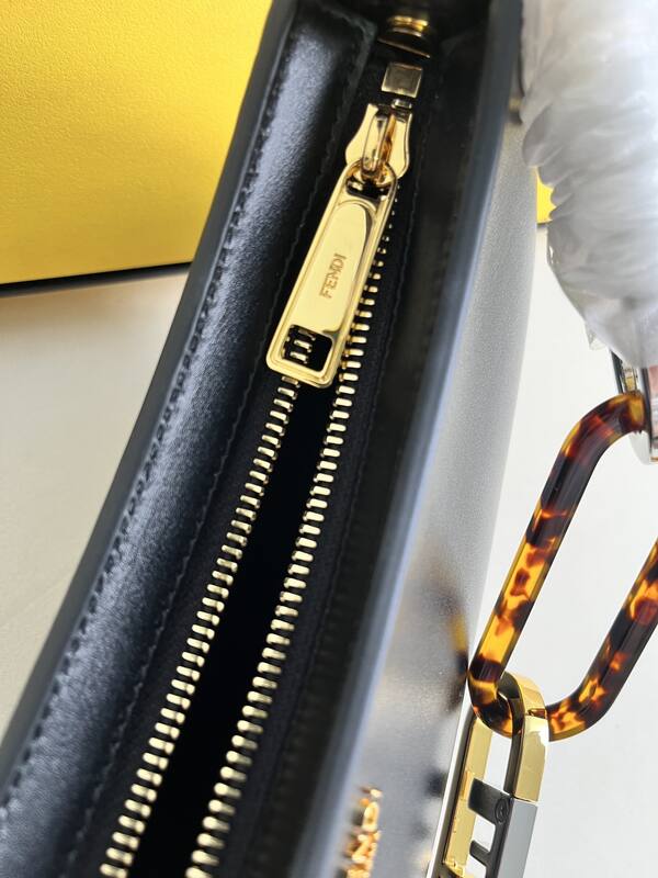Fendi shoulder bag — Premium Replica